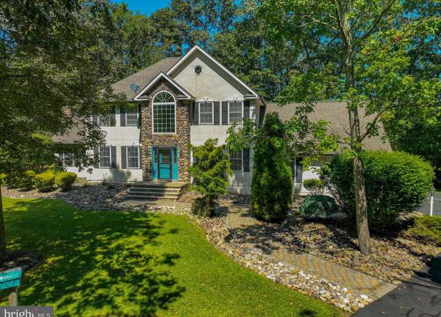 Property at 114 Hollow Dr, Stroudsburg, PA 18360, 4 beds, 2.5 baths