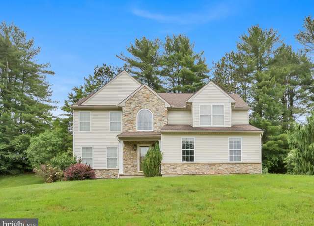 Property at 15 Country Club Rd, Ashland, PA 17921, 4 beds, 2.5 baths