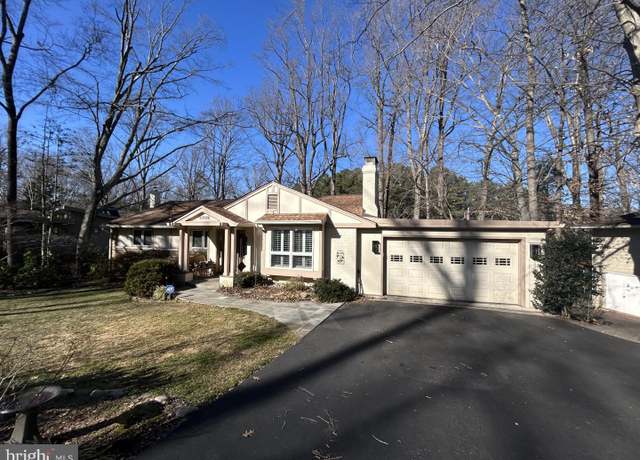 Property at 6508 Lakeview Dr, Falls Church, VA 22041, 4 beds, 3 baths