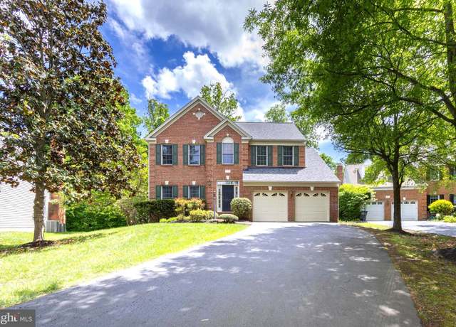 Property at 12685 Fox Woods Dr, Herndon, VA 20171, 4 beds, 3.5 baths