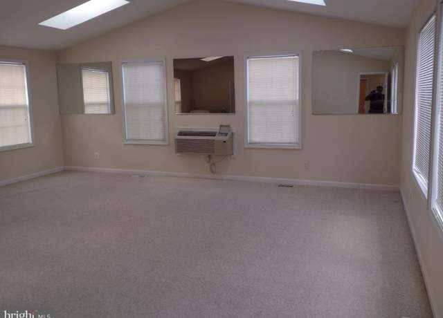 Property at 9 Cypress Pl, Indian Head, MD 20640, 2 beds, 1 bath