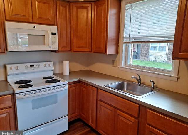 Property at 2-1 Florence Tollgate Pl, Florence, NJ 08518, 1 bed, 1 bath