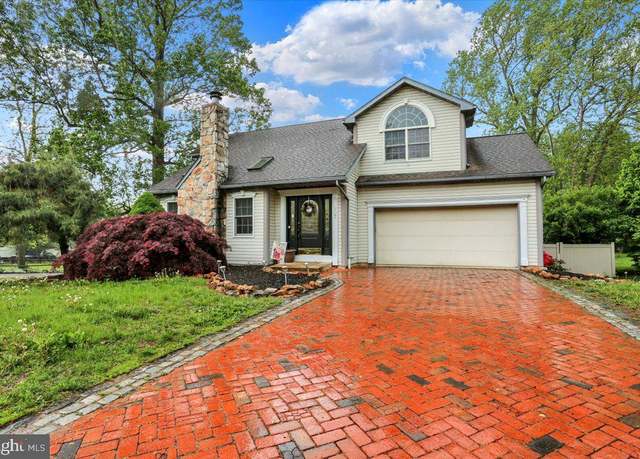 Property at 907 Pine Heights Rd, Reading, PA 19605, 3 beds, 2.5 baths
