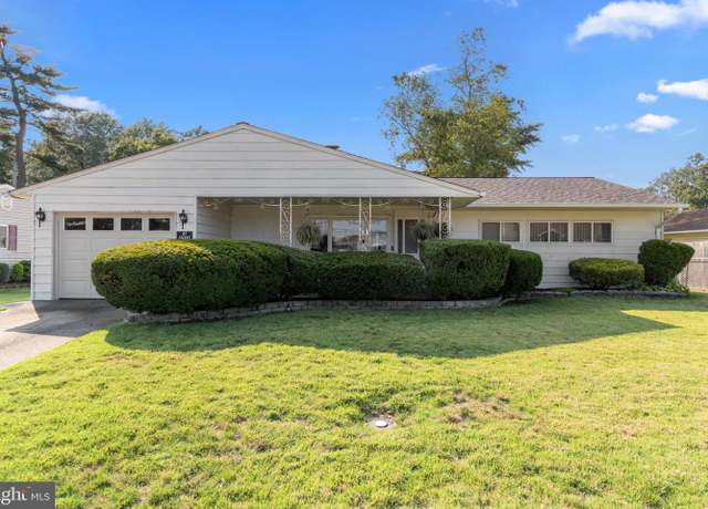Property at 87 Oaktree Dr, Levittown, PA 19055, 3 beds, 1.5 baths