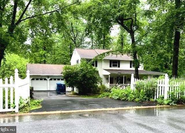 Property at 5 Ansley Dr, Downingtown, PA 19335, 4 beds, 2.5 baths