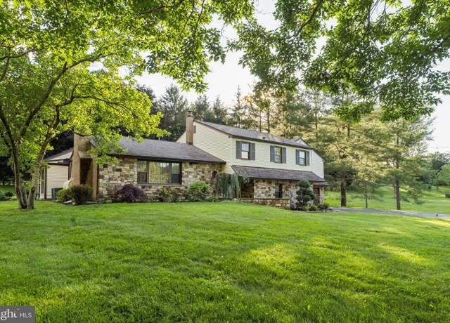 Property at 1611 W Lynn Dr, West Chester, PA 19382, 4 beds, 2.5 baths