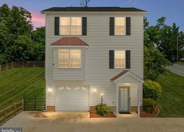 Property at 408 Lee St, Strasburg, VA 22657, 3 beds, 2.5 baths