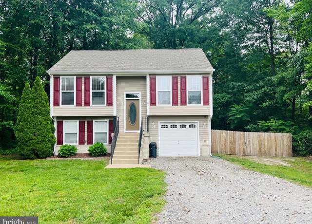 Property at 303 Clearview Dr, Colonial Beach, VA 22443, 3 beds, 2 baths