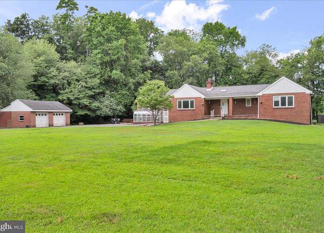 Property at 8 Emma Ct, Wilmington, DE 19810, 3 beds, 2.5 baths