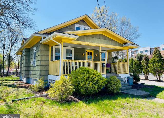 Property at 1049 E Almond St, Vineland, NJ 08360, 2 beds, 1.5 baths