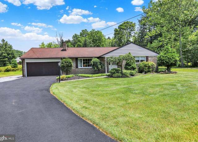 Property at 565 Shelbourne Rd, Reading, PA 19606, 2 beds, 2 baths