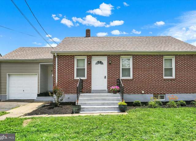 Property at 522 E Simpson St, Mechanicsburg, PA 17055, 3 beds, 1.5 baths