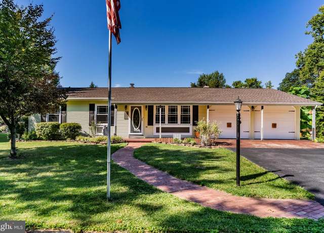 Property at 4717 Maple Ave, Mechanicsburg, PA 17055, 3 beds, 2 baths