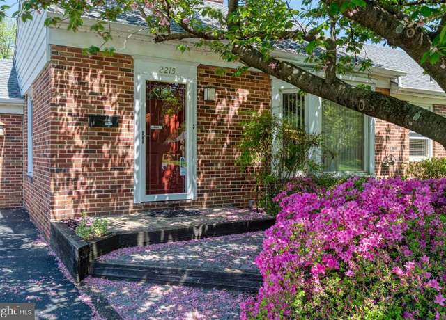 Property at 2215 Dixie Dr, York, PA 17402, 3 beds, 2 baths