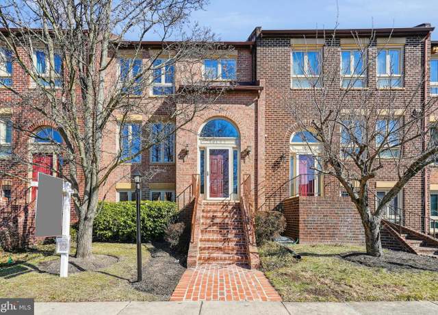 Property at 10127 Turnberry Pl, Oakton, VA 22124, 4 beds, 3.5 baths