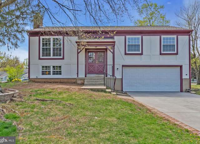 Property at 1243 Summerfield Dr, Herndon, VA 20170, 5 beds, 3 baths