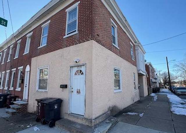 Property at 1028 Chestnut St, Wilmington, DE 19805, 3 beds, 1.5 baths