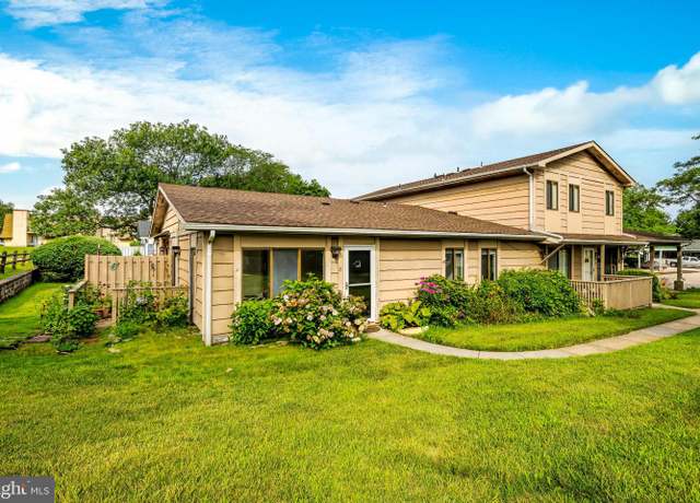 Property at 17 Maplewood Ct, West Deptford, NJ 08066, 2 beds, 1 bath