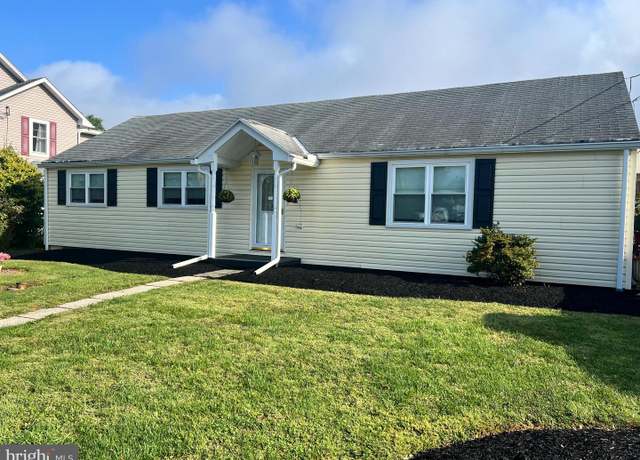 Property at 41 Grandview Ave, Wernersville, PA 19565, 3 beds, 2 baths