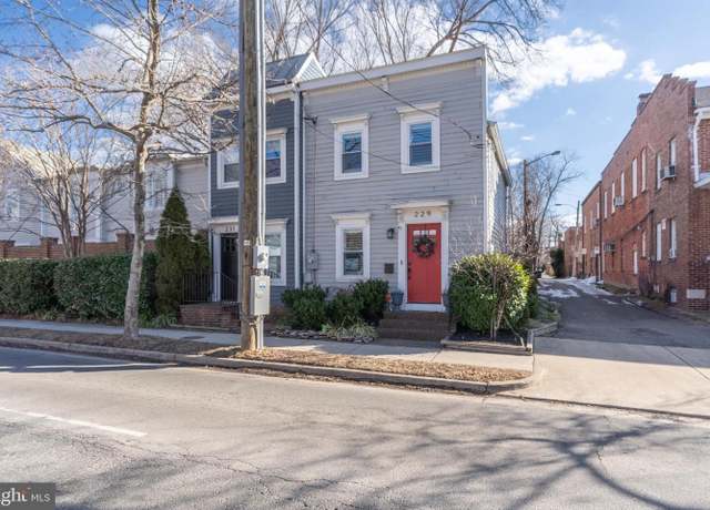 Property at 229 N Henry St, Alexandria, VA 22314, 1 bed, 1.5 baths