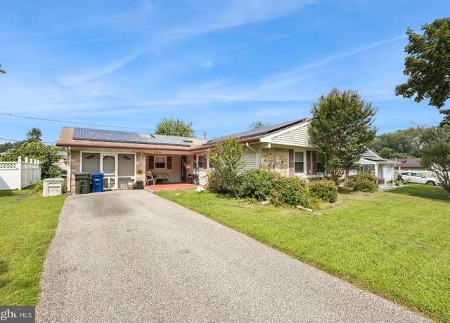 Property at 41 Holiday Ln, Willingboro, NJ 08046, 3 beds, 1 bath