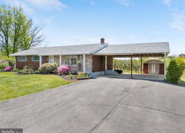 Property at 304 Snyder Rd, Reading, PA 19605, 3 beds, 1 bath