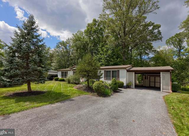 Property at 222 Maple Ave, Manheim, PA 17545, 3 beds, 2 baths