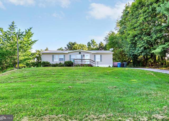Property at 755 Stonewood Rd, York, PA 17402, 3 beds, 2 baths