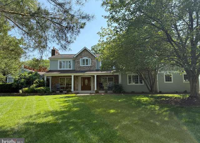 Property at 312 Ingleside Dr, Fredericksburg, VA 22405, 6 beds, 5 baths