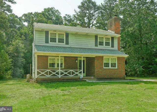Property at 34 Barrett Ave, Hammonton, NJ 08037, 3 beds, 1.5 baths