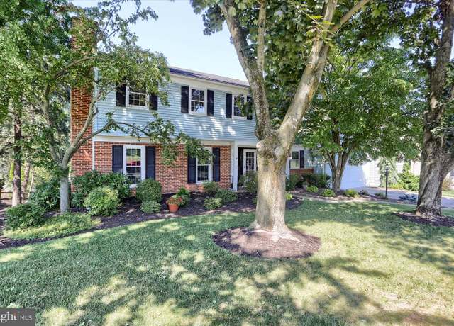 Property at 11 Hellam Dr, Mechanicsburg, PA 17055, 4 beds, 4 baths