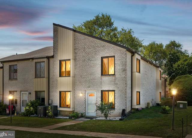 Property at 5200 Hilltop Dr Unit J18, Brookhaven, PA 19015, 2 beds, 1.5 baths