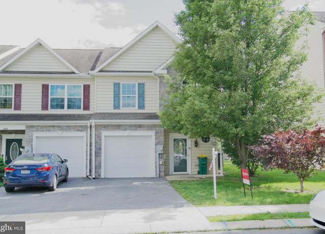 Property at 215 Whitley Drive Dr, Chambersburg, PA 17202, 3 beds, 2.5 baths
