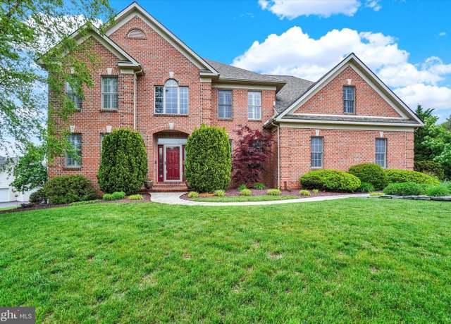 Property at 1357 Stonehenge Dr, York, PA 17404, 4 beds, 3 baths