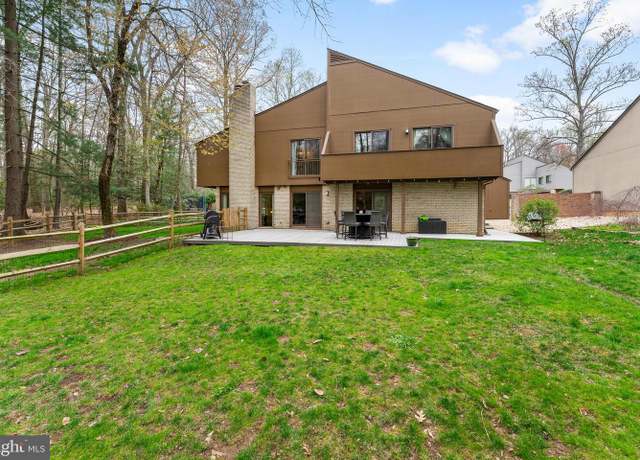 Property at 12134 Quorn Ln, Reston, VA 20191, 5 beds, 2.5 baths