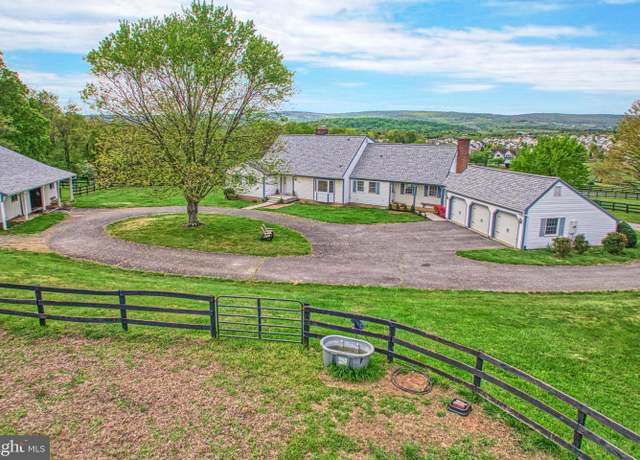Property at 36181 Foxlore Farm Ln, Round Hill, VA 20141, 4 beds, 4.5 baths