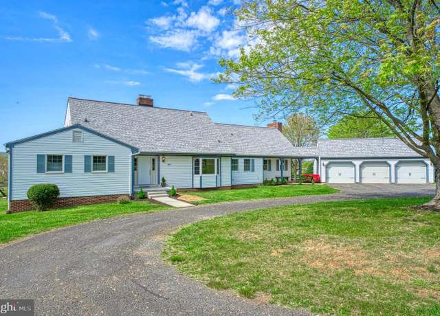 Property at 36181 Foxlore Farm Ln, Round Hill, VA 20141, 4 beds, 4.5 baths