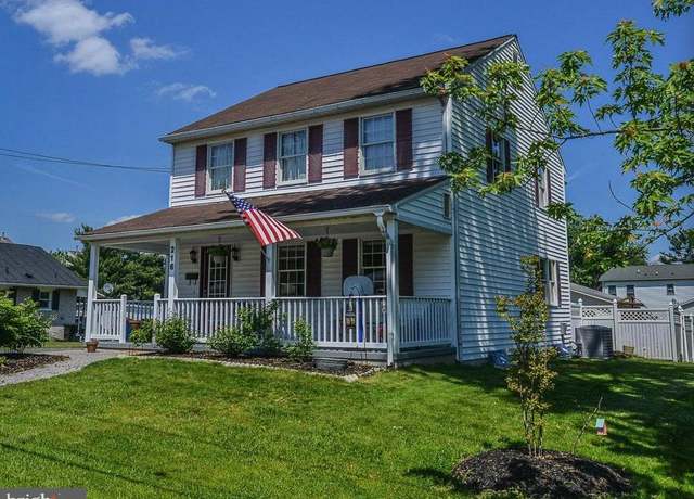 Property at 216 Catoctin Cir NE, Leesburg, VA 20176, 3 beds, 2.5 baths