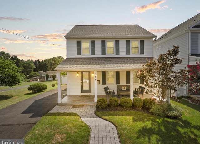 Property at 216 Catoctin Cir NE, Leesburg, VA 20176, 3 beds, 2.5 baths