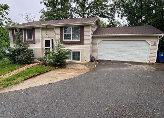 Property at 557 Rockbridge Dr SE, Leesburg, VA 20175, 4 beds, 2 baths