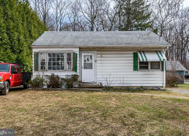 Property at 49 Woodside Ave, Hightstown, NJ 08520, 2 beds, 1 bath