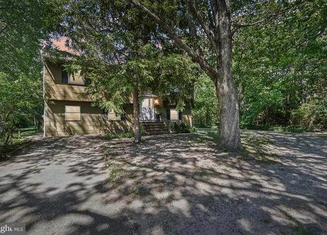 Property at 626 N County Line Rd, Jackson, NJ 08527, 5 beds, 2 baths