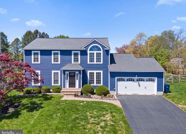 Property at 821 Old Greenhill Rd, West Chester, PA 19380, 4 beds, 2.5 baths
