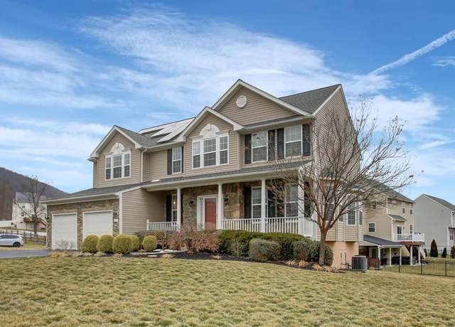 Property at 1237 Upland Dr, Fayetteville, PA 17222, 4 beds, 3.5 baths