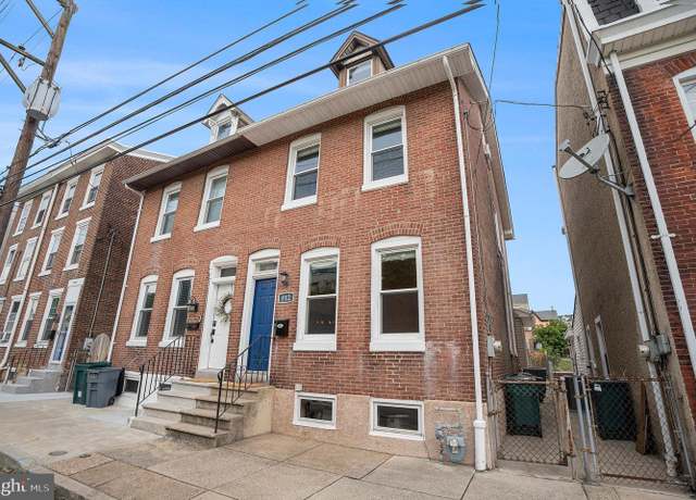 Property at 812 E Elm St, Conshohocken, PA 19428, 3 beds, 2.5 baths