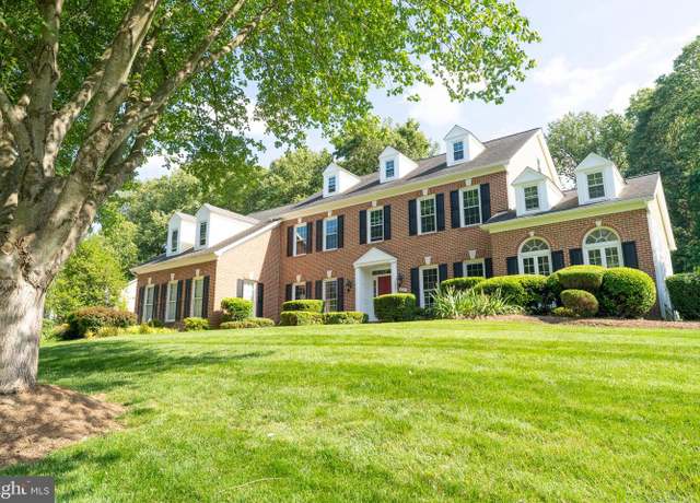 Property at 9711 Brookstone Ln, Vienna, VA 22182, 5 beds, 5.5 baths