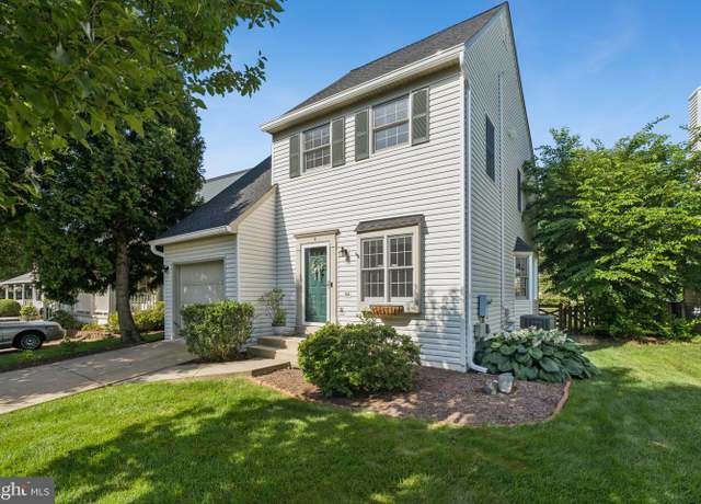 Property at 5 Mccarty Ct, Sterling, VA 20165, 3 beds, 2.5 baths