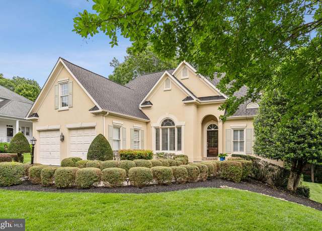 Property at 8109 Crooked Oaks Ct, Gainesville, VA 20155, 4 beds, 4.5 baths