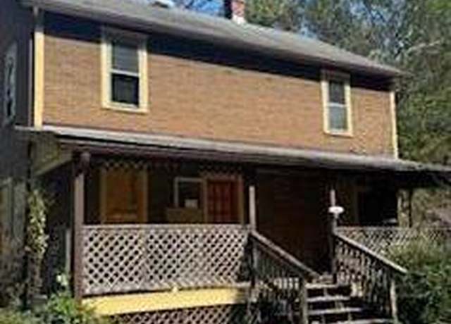 Property at 2083 Sir Johns Run Rd, Berkeley Springs, WV 25411, 4 beds, 1.5 baths