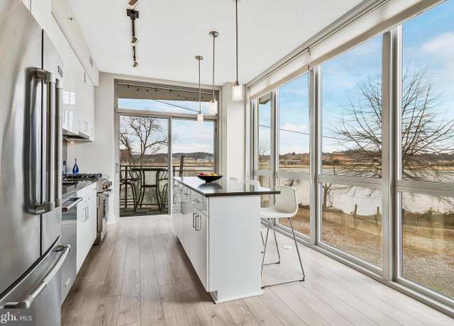 Property at 88 V St SW #201, Washington, DC 20024, 2 beds, 2.5 baths